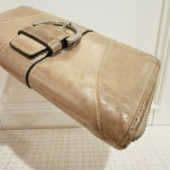 ✨👝 Coach Soho Gold Shimmery Zip Around Long Wallet with Buckle Detail - Picture 4 of 16